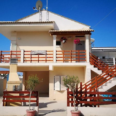מרטיאס Apartment Alexis Armeno מראה חיצוני תמונה